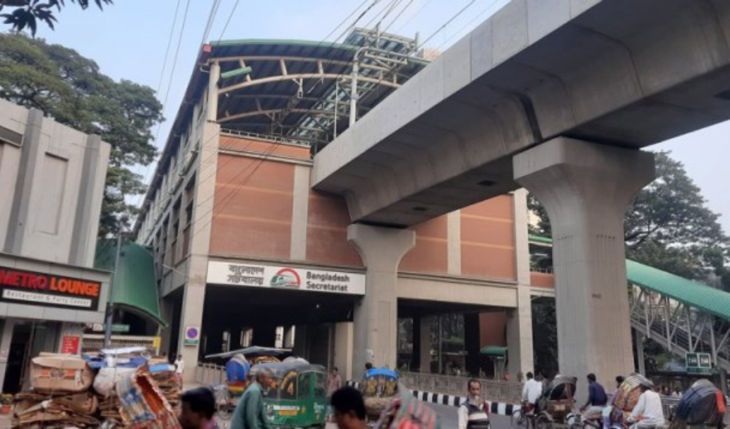 Elderly Man Found Dead Near Secretariat Metro Station in Dhaka Elderly Man Found Dead Near Secretariat Metro Station in Dhaka