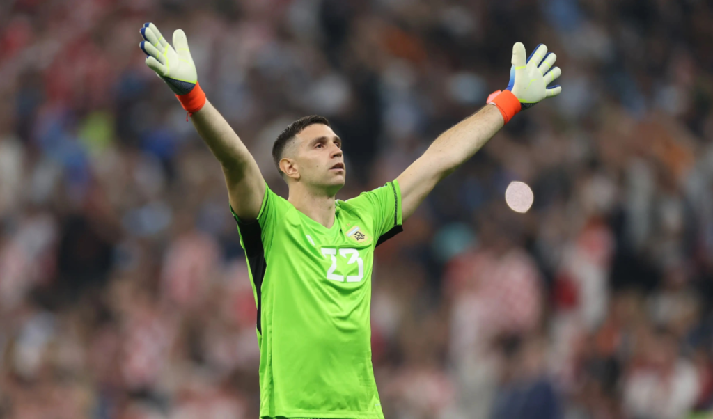 Emiliano Martinez Set to Break Argentina Goalkeeping Record Against England Emiliano Martínez Set to Break Argentina Goalkeeping Record Against England