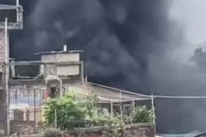 Fire Erupts at Kamrangirchar Footwear Factory