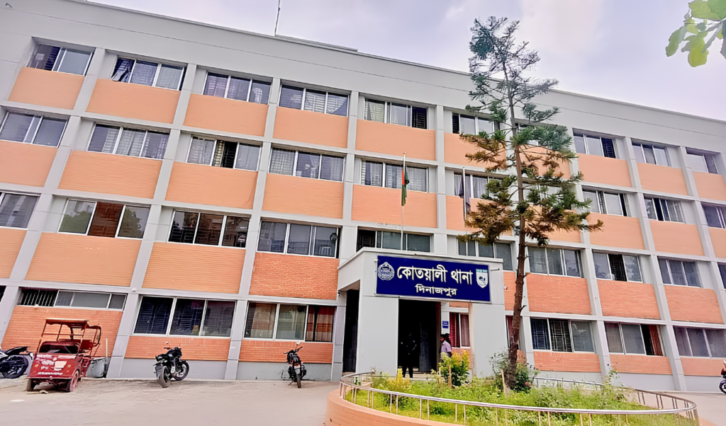 Five Arrested as Politician Extortion Plot Backfires in Dinajpur Five Arrested as Politician Extortion Plot Backfires in Dinajpur
