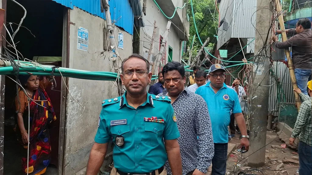Gazipur Police Cut Illegal Utilities in Haji Majar Slum Gazipur Police Cut Illegal Utilities in Haji Majar Slum