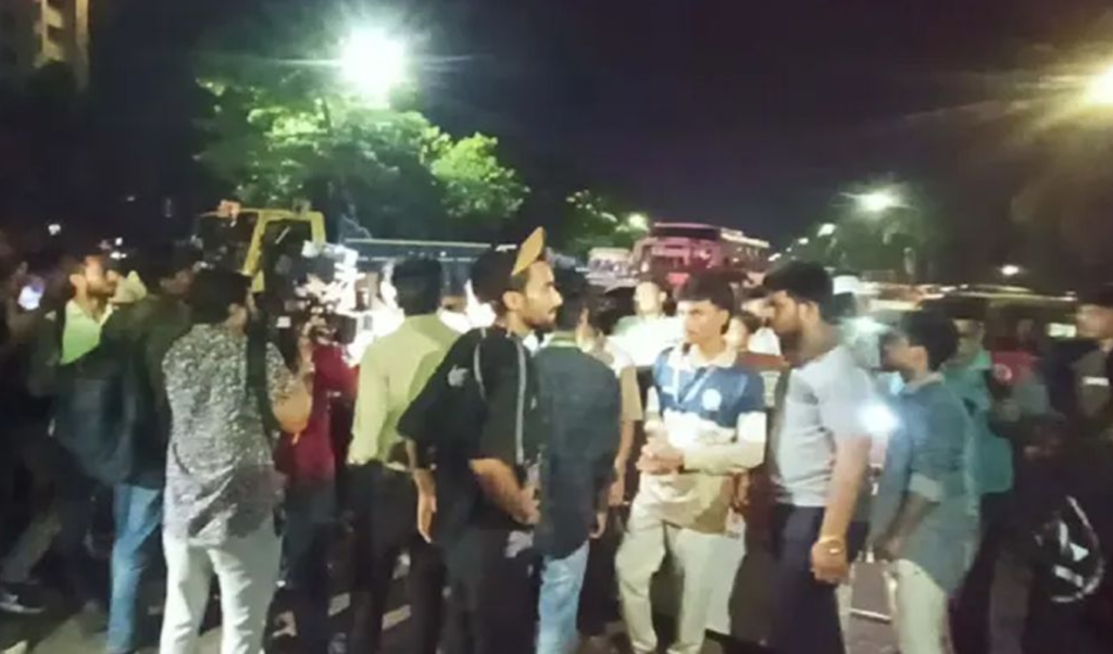 HSC Candidates Reassemble Outside Parliament Following Rigid Police Crackdown HSC Candidates Reassemble Outside Parliament Following Rigid Police Crackdown