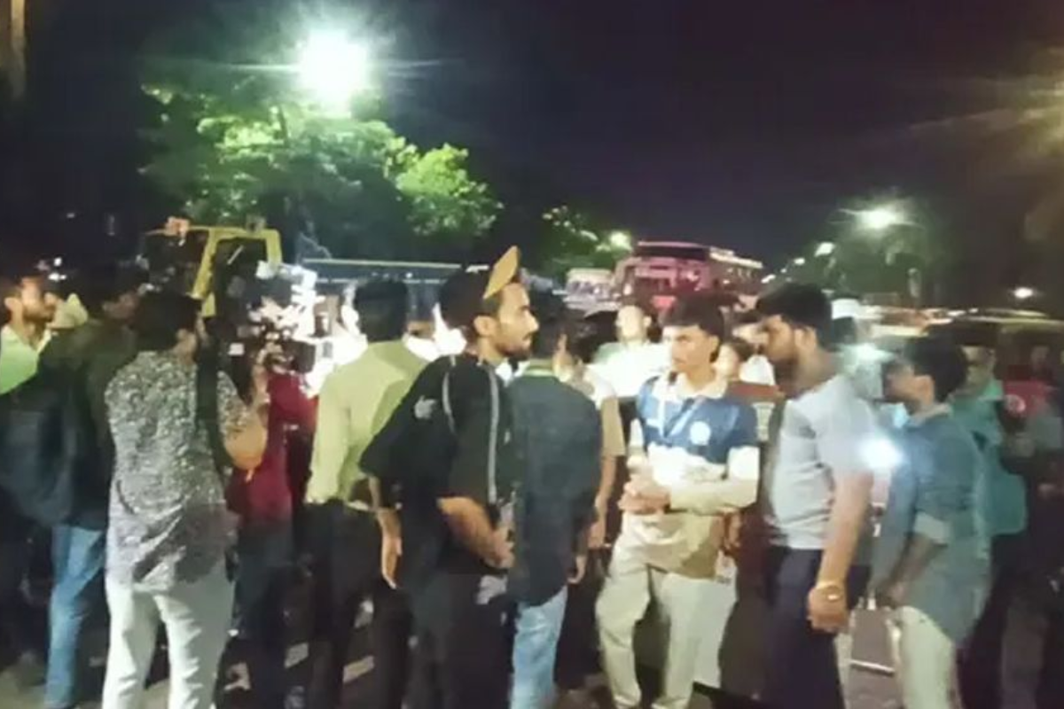 HSC Candidates Reassemble Outside Parliament Following Rigid Police Crackdown