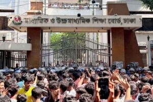 HSC Students Besiege Dhaka Education Board Over Three-Point Demands