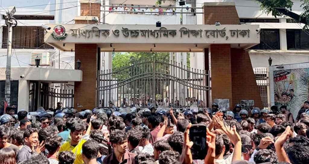 HSC Students Besiege Dhaka Education Board Over Three-Point Demands