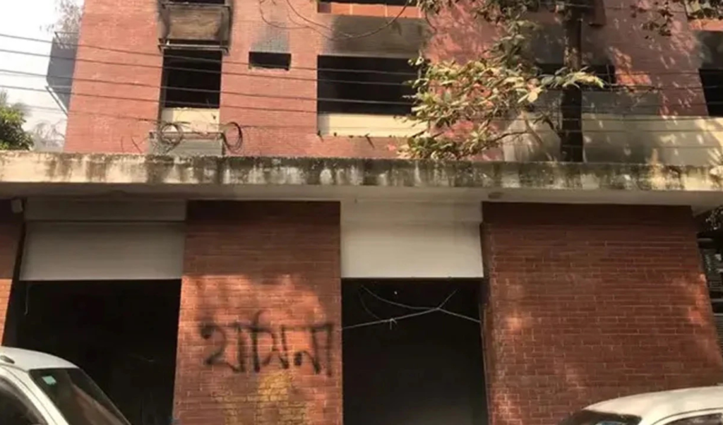 Hanging Body Found at Sheikh Hasinas Abandoned Residence in Dhanmondi Hanging Body Found at Sheikh Hasina's Abandoned Residence in Dhanmondi