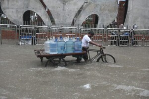Heavy Rain Inundates Dhaka, Causing Severe Waterlogging and Commuter Misery