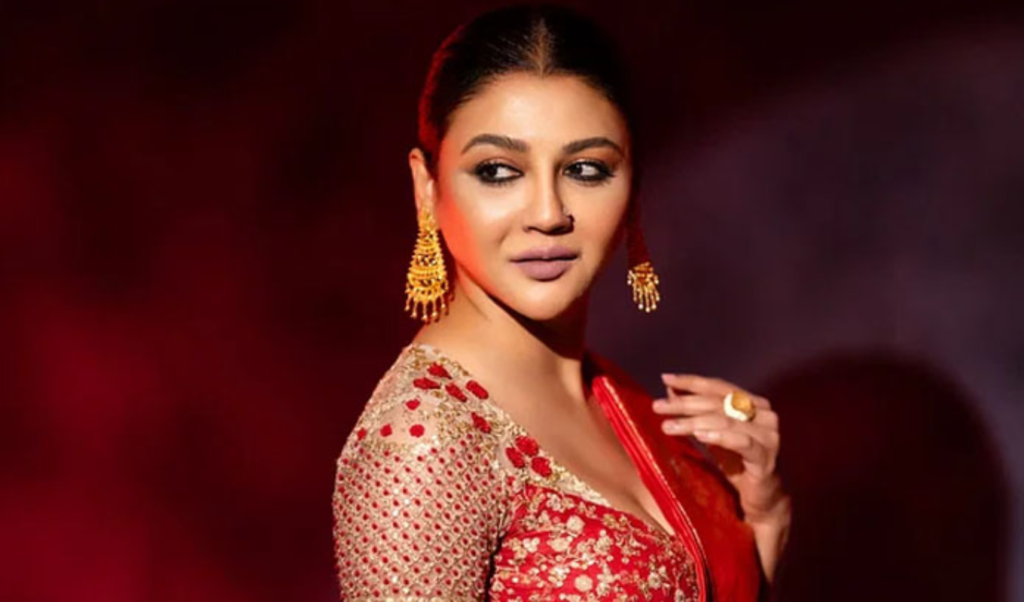 Jaya Ahsan Speaks Openly on On Screen Romance and Cinema Jaya Ahsan Speaks Openly on On-Screen Romance and Cinema