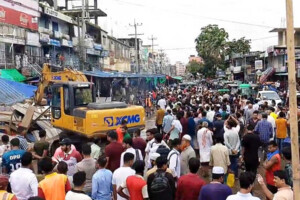 Over 200 Roadside Shops Removed in Chhagalnaiya