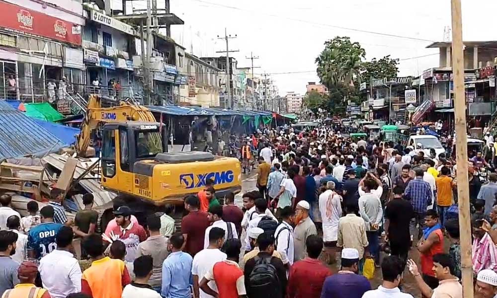 Over 200 Roadside Shops Removed in Chhagalnaiya