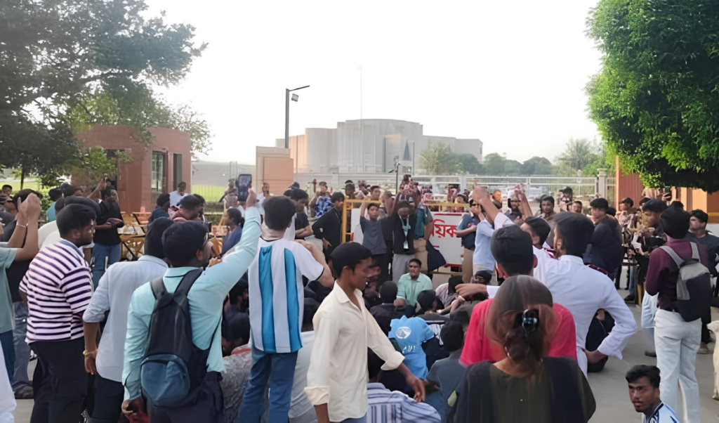 Protesting HSC Candidates Lay Siege to Parliament over Exam Demands Protesting HSC Candidates Lay Siege to Parliament over Exam Demands
