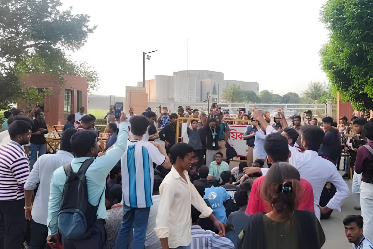Protesting HSC Candidates Lay Siege to Parliament over Exam Demands