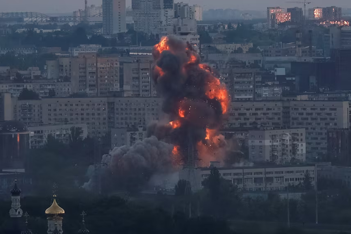 Six Dead as Russian Ballistic Missiles Strike Across Ukraine