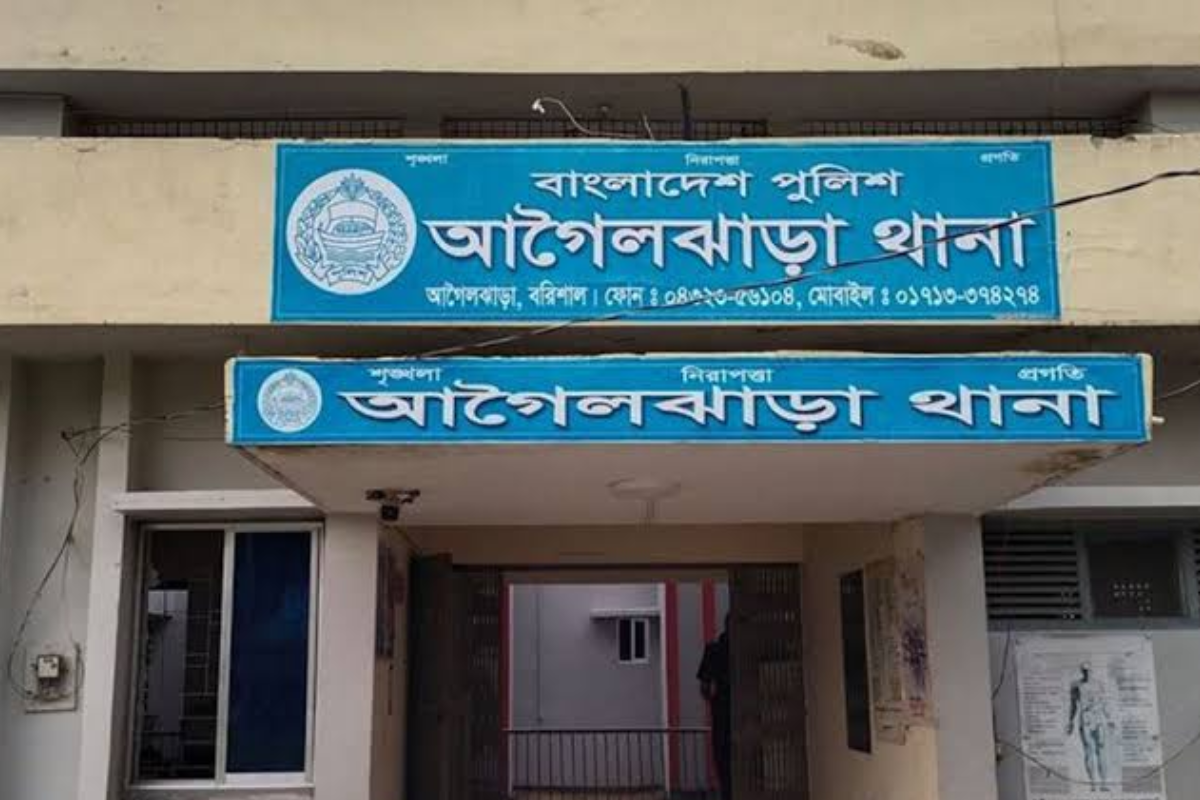 Six injured as police and relatives clash outside Barisal station