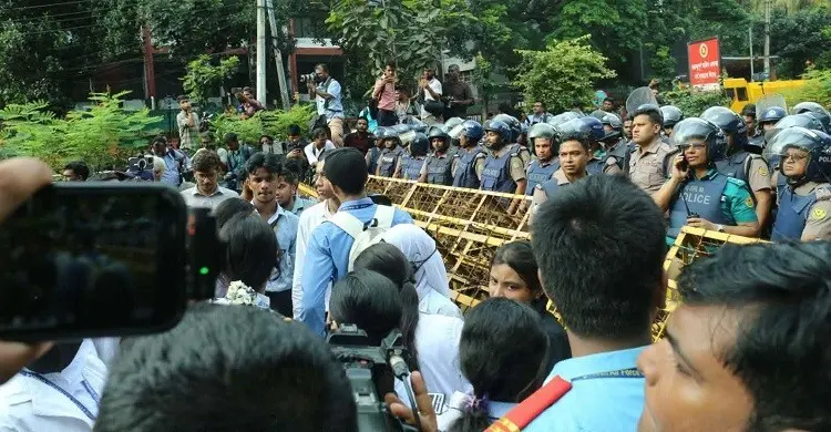 Students Submit Six-Point Demand at Secretariat