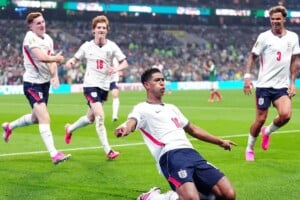 Ten-man England Edge Past Mexico in Five-Goal Azteca Thriller
