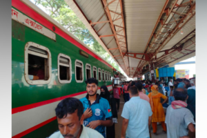 Train Staff Flee After Guard Stabs Two Passengers in Kushtia