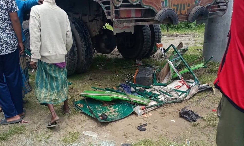 Truck Crushes Battery-Run Auto-Rickshaw, Killing Three