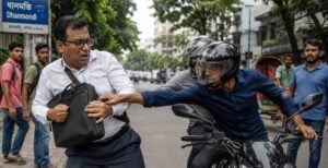 Armed Robbers Snatch 3.9 Million Taka in Broad Daylight in Dhanmondi Armed Robbers Snatch 3.9 Million Taka in Broad Daylight in Dhanmondi