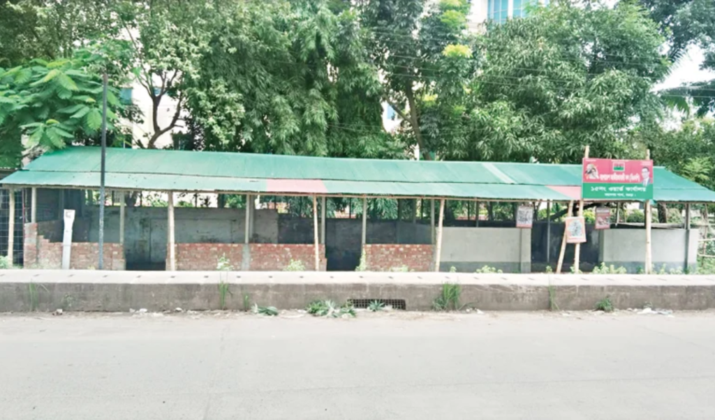 BNP Ward Office Built on Encroached Highway Land in Bogura BNP Ward Office Built on Encroached Highway Land in Bogura