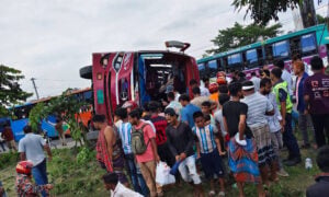 Bus Crash on Dhaka Chattogram Highway Leaves 15 Injured Bus Crash on Dhaka-Chattogram Highway Leaves 15 Injured