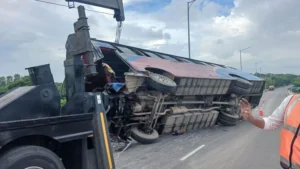 Bus Crash on Padma Bridge Slope Injures Eight Bus Crash on Padma Bridge Slope Injures Eight