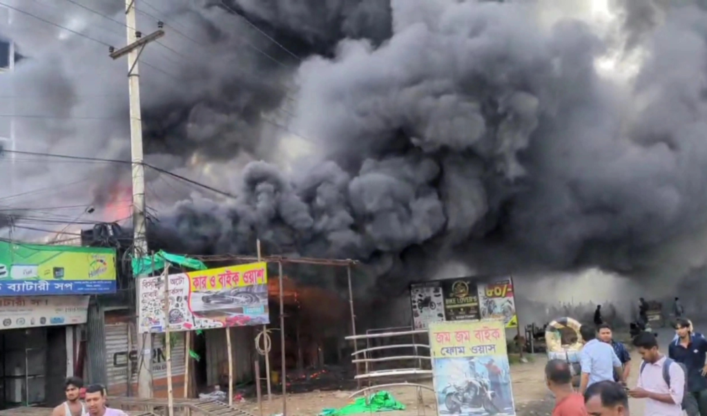 Chemical Warehouse Blaze Sparks Panic in Narayanganjs Siddhirganj Chemical Warehouse Blaze Sparks Panic in Narayanganj's Siddhirganj