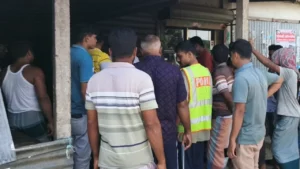 Clashes Erupt Between Rival BNP Factions Over Illegal Sand Mining in Jamalpur Clashes Erupt Between Rival BNP Factions Over Illegal Sand Mining in Jamalpur