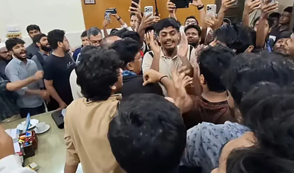 Clashes Erupt at Dhaka University Hall Over Social Media Video Investigation Clashes Erupt at Dhaka University Hall Over Social Media Video Investigation