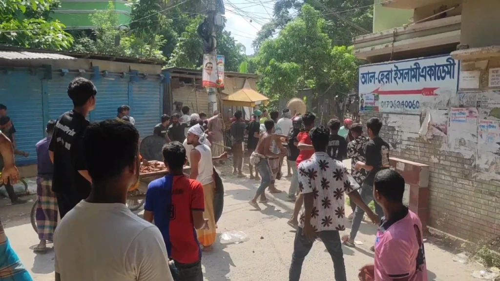 Clashes Over Romance Dispute Leave Ten Injured in Madaripur Clashes Over Romance Dispute Leave Ten Injured in Madaripur