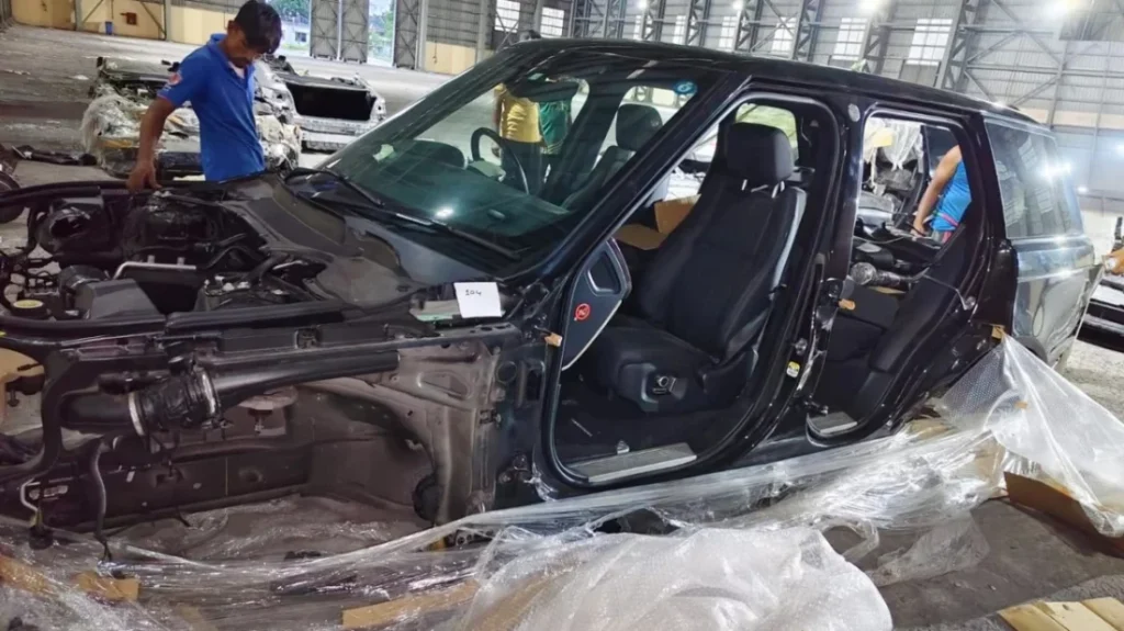 Customs Detects Four Luxury Vehicles Smuggled Disguised as Spare Parts 3 Customs Detects Four Luxury Vehicles Smuggled Disguised as Spare Parts Customs Detects Four Luxury Vehicles Smuggled Disguised as Spare Parts