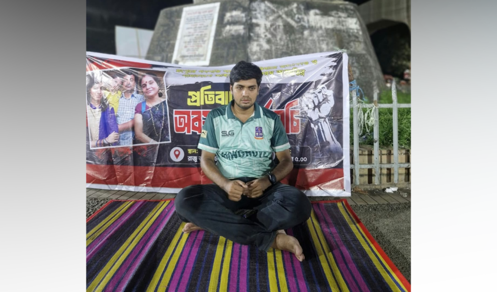 Dhaka University Student Stages Protest Demanding Justice for Rangpur Quadruple Murder 3 Dhaka University Student Stages Protest Demanding Justice for Rangpur Quadruple Murder