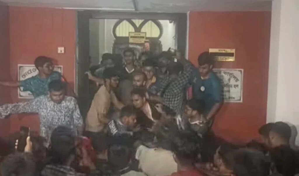 Dhaka University Violence Chhatra Dal and Shibir Clash Over Hall Administration