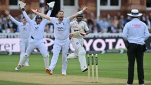 England Rout Pakistan by 194 Runs to Secure Test Series England Rout Pakistan by 194 Runs to Secure Test Series