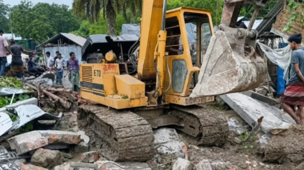 First Wife Abroad Second Wifes Relatives Allegedly Demolish Home First Wife Abroad, Second Wife’s Relatives Allegedly Demolish Home