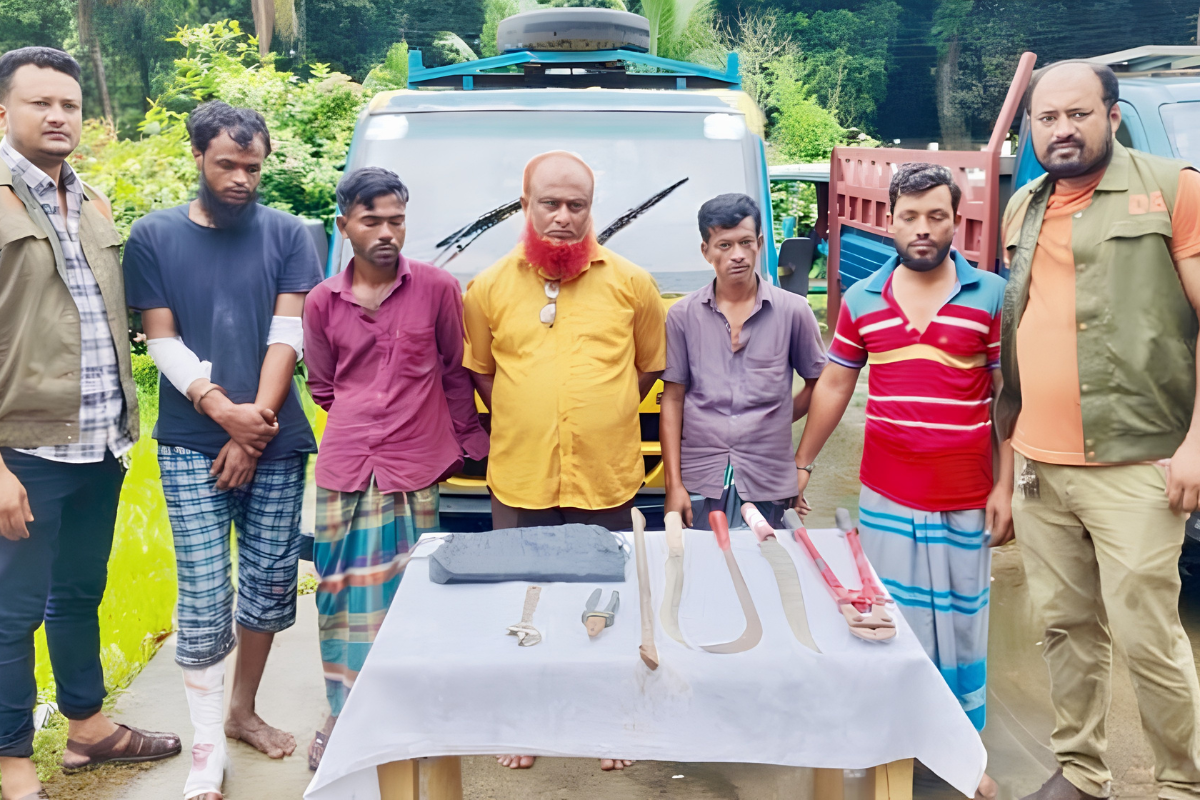 Five Suspected Robbers Arrested with Weapons and Vehicles in Cumilla
