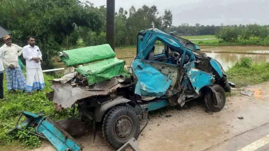 Four Killed Eight Injured in Chakaria Bus Leguna Crash Four Killed, Eight Injured in Chakaria Bus-Leguna Crash