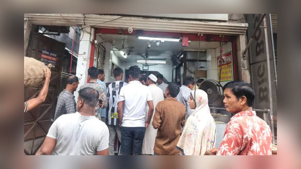 Gas Crisis Drives Dhaka Residents Towards Breakfast Shops