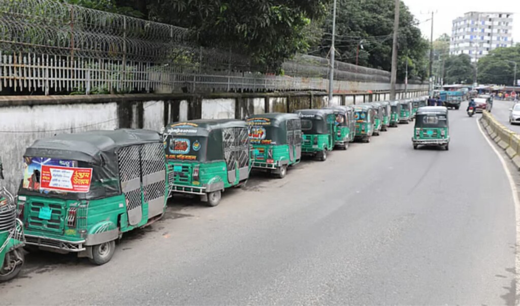 Gas Lines Paralysing Transport Sector in Chattogram as Incomes Plunge
