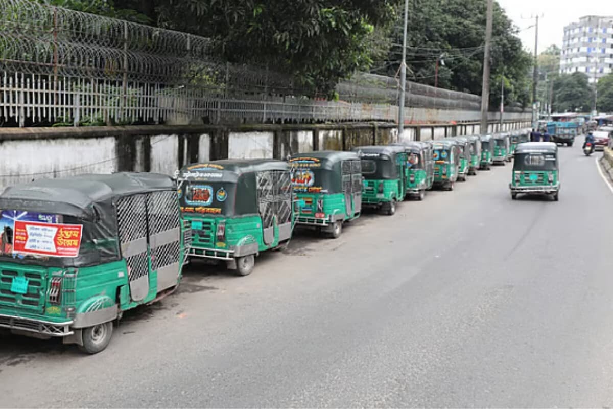 Gas Lines Paralysing Transport Sector in Chattogram as Incomes Plunge