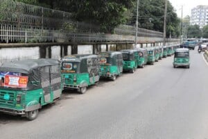 Gas Lines Paralysing Transport Sector in Chattogram as Incomes Plunge