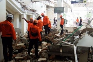 Indonesia earthquake kills 51, leaves hundreds injured