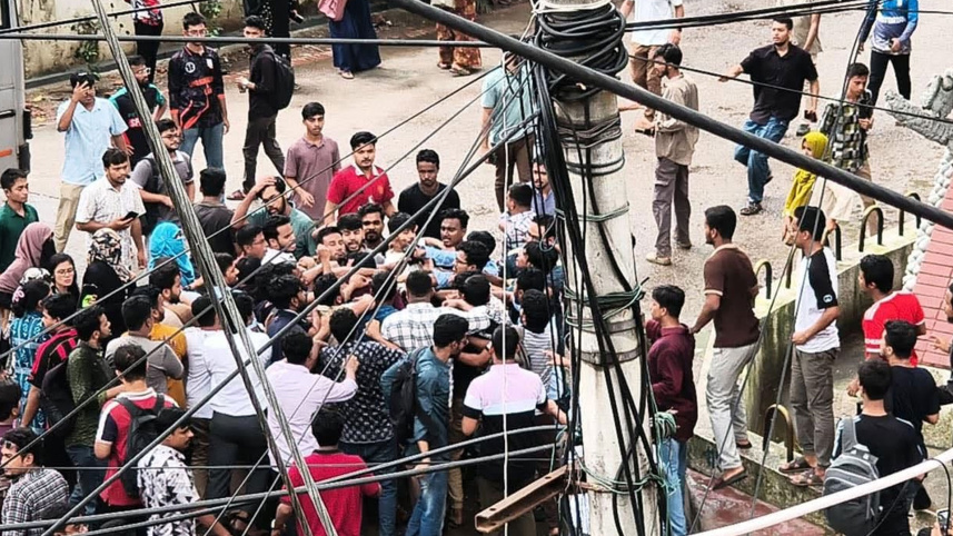 Jagannath University Clash Erupts Between Chhatra Dal and Shibir