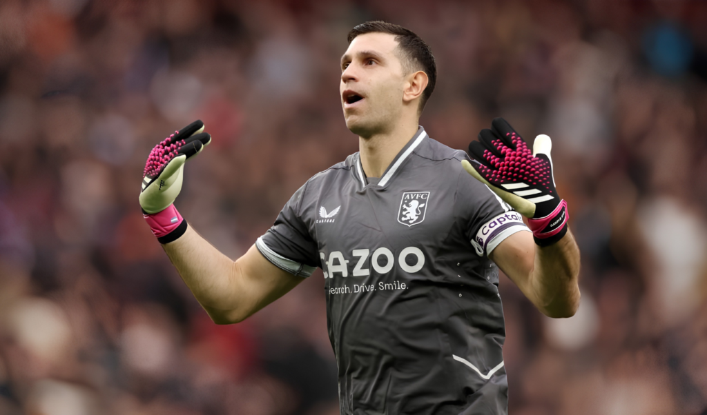 Juventus Submit New Bid for Aston Villa Goalkeeper Emiliano Martinez Juventus Submit New Bid for Aston Villa Goalkeeper Emiliano Martínez