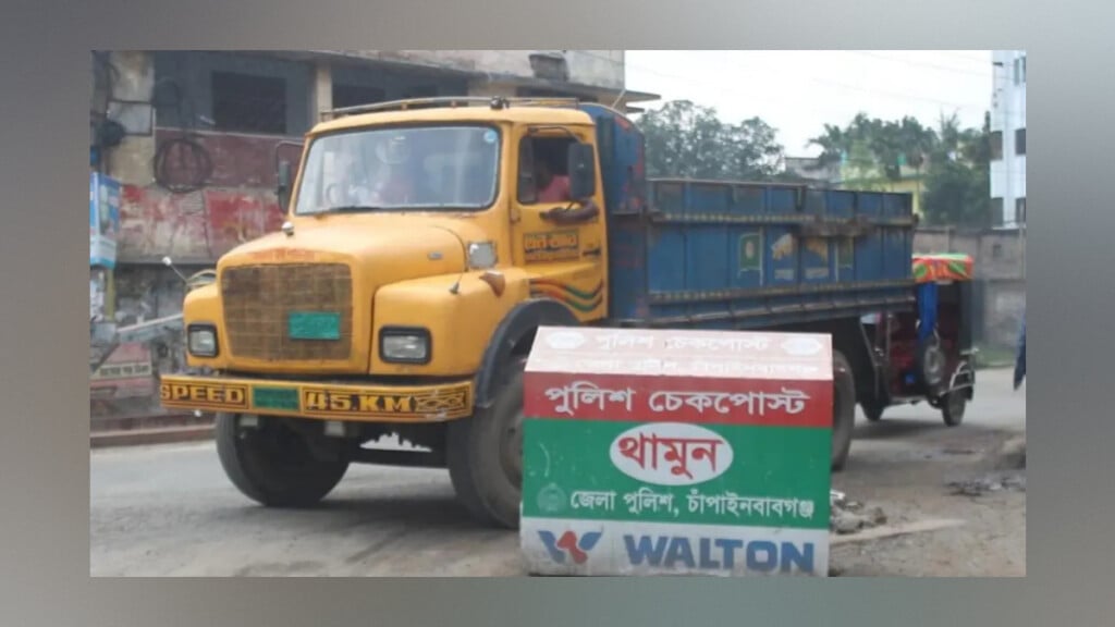 Labour Dispute Halts Bus and Truck S ervices in Chapainawabganj