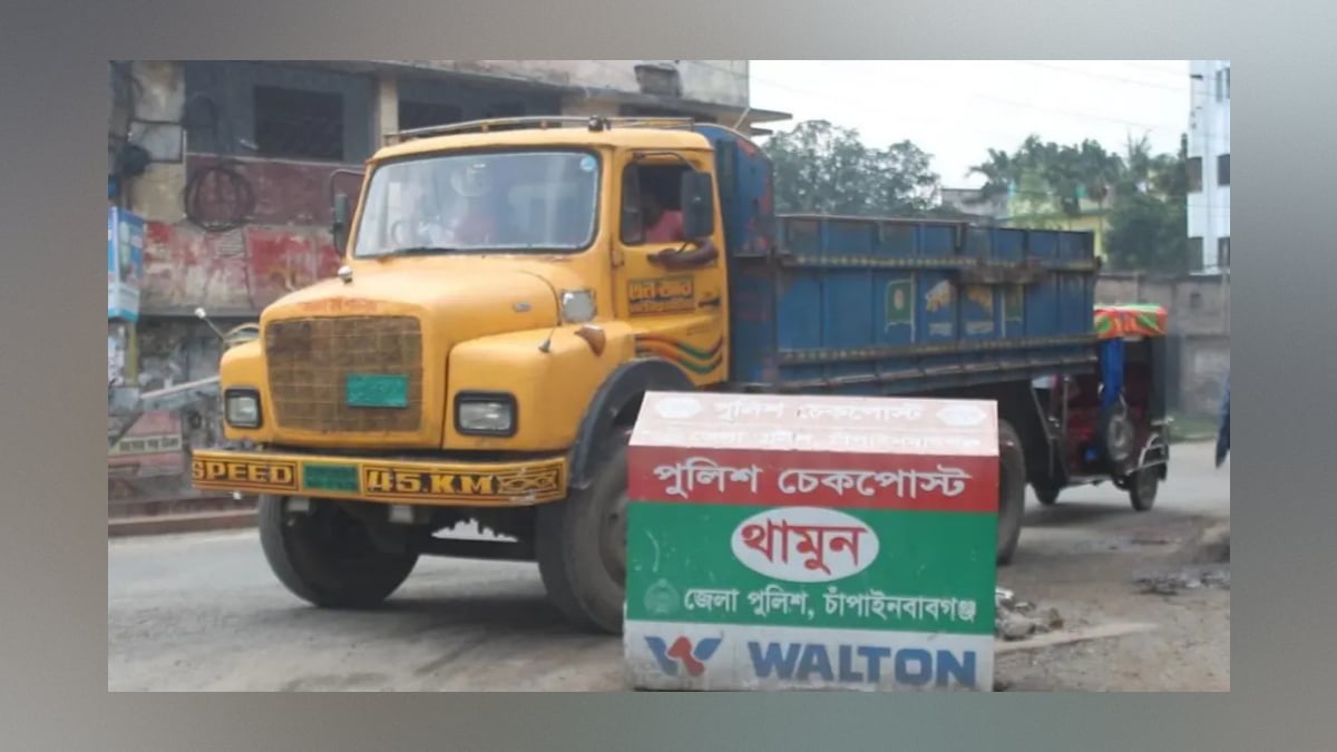 Labour Dispute Halts Bus and Truck Services in Chapainawabganj