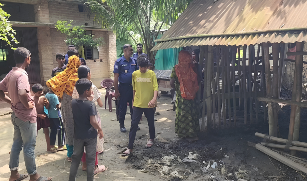One Dead as Mob Lynches Suspected Cattle Thief in Jhenaidah 3 One Dead as Mob Lynches Suspected Cattle Thief in Jhenaidah
