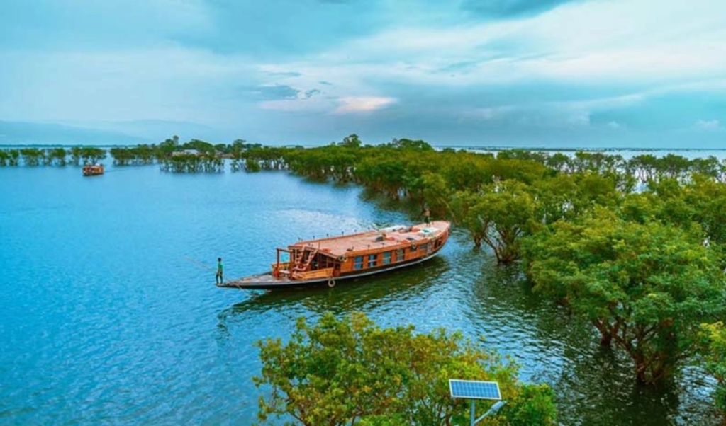 Sunamganj Bans Houseboats and Tourists from Tanguar Haor ECA Sunamganj Bans Houseboats and Tourists from Tanguar Haor ECA