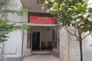 Ten Year Old Madrasa Student Dies After Falling from Roof Ten-Year-Old Madrasa Student Dies After Falling from Roof
