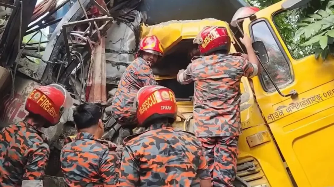 Three Killed, 15 Injured in Chandpur Bus-Truck Collision